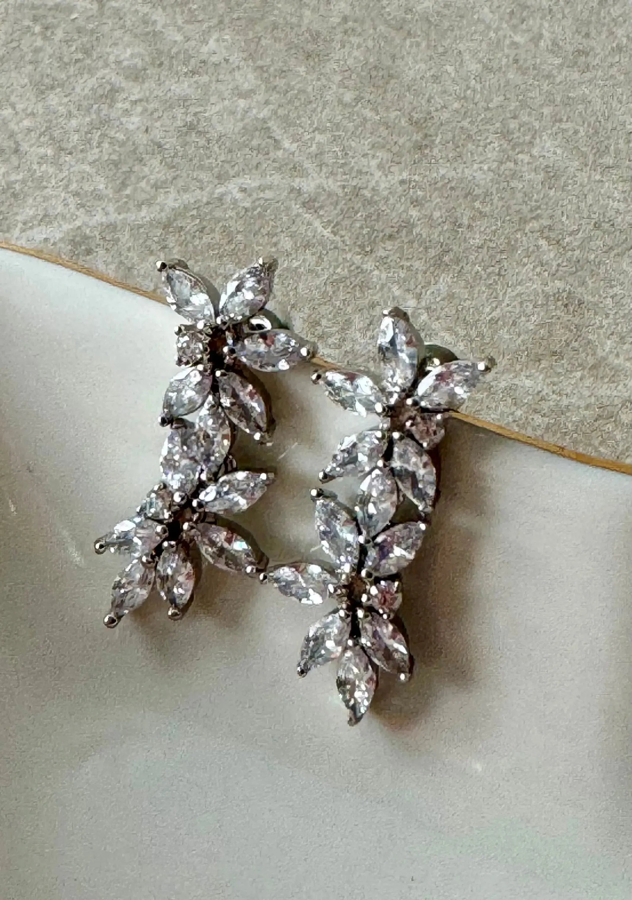 Parure collier/boucles d'oreilles orchidée/plumes blanche mariage Parure collier/boucles d'oreilles orchidée/plumes blanche mariage