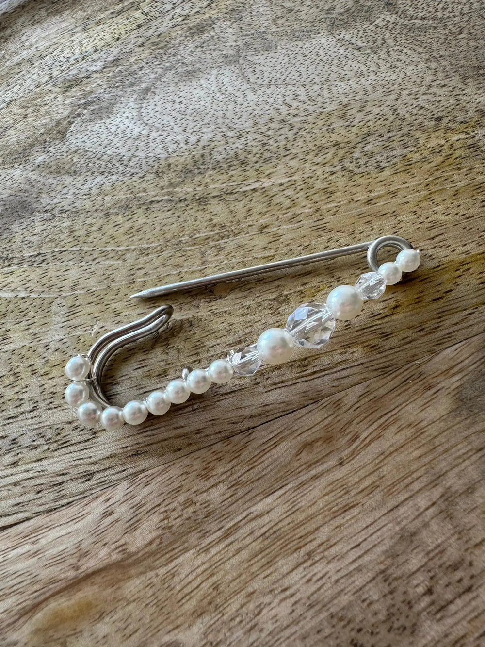 ATTACHE TRAÎNE PERLES églantine création