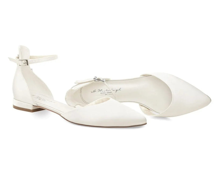BALLERINES DE MARIÉE PLATES AVA – SATIN IVOIRE AVEC BRIDE RÉGLABLE G.Westerleigh