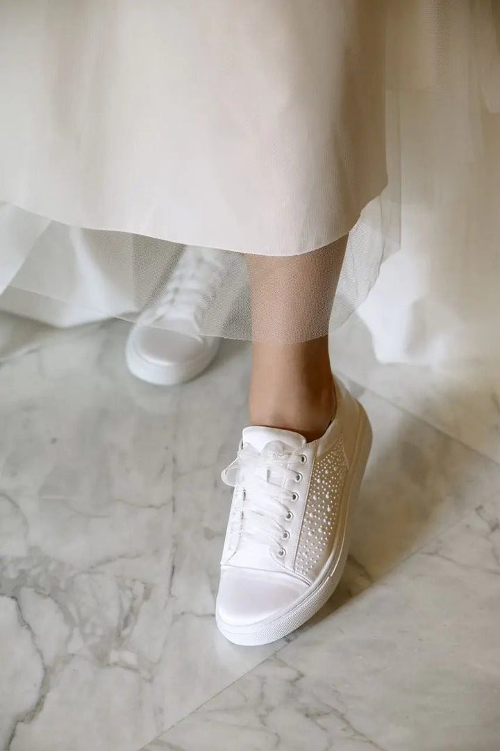 BASKETS DE MARIÉE NINA – SATIN IVOIRE ET PERLES AVEC LACETS ORGANZA OU SATIN G.Westerleigh