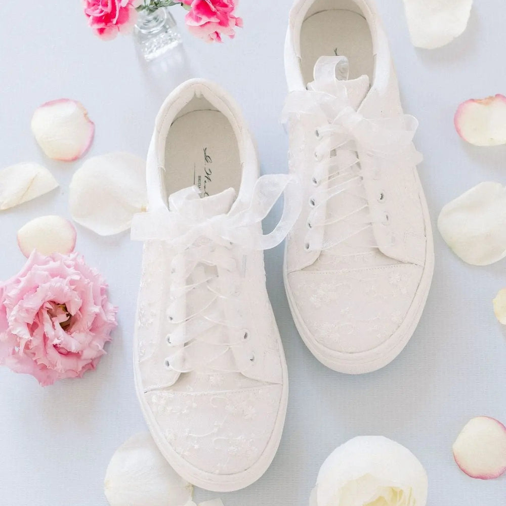 BASKETS DE MARIÉE NORA – DENTELLE FLORALE IVOIRE ET LACETS ORGANZA OU SATIN G.Westerleigh