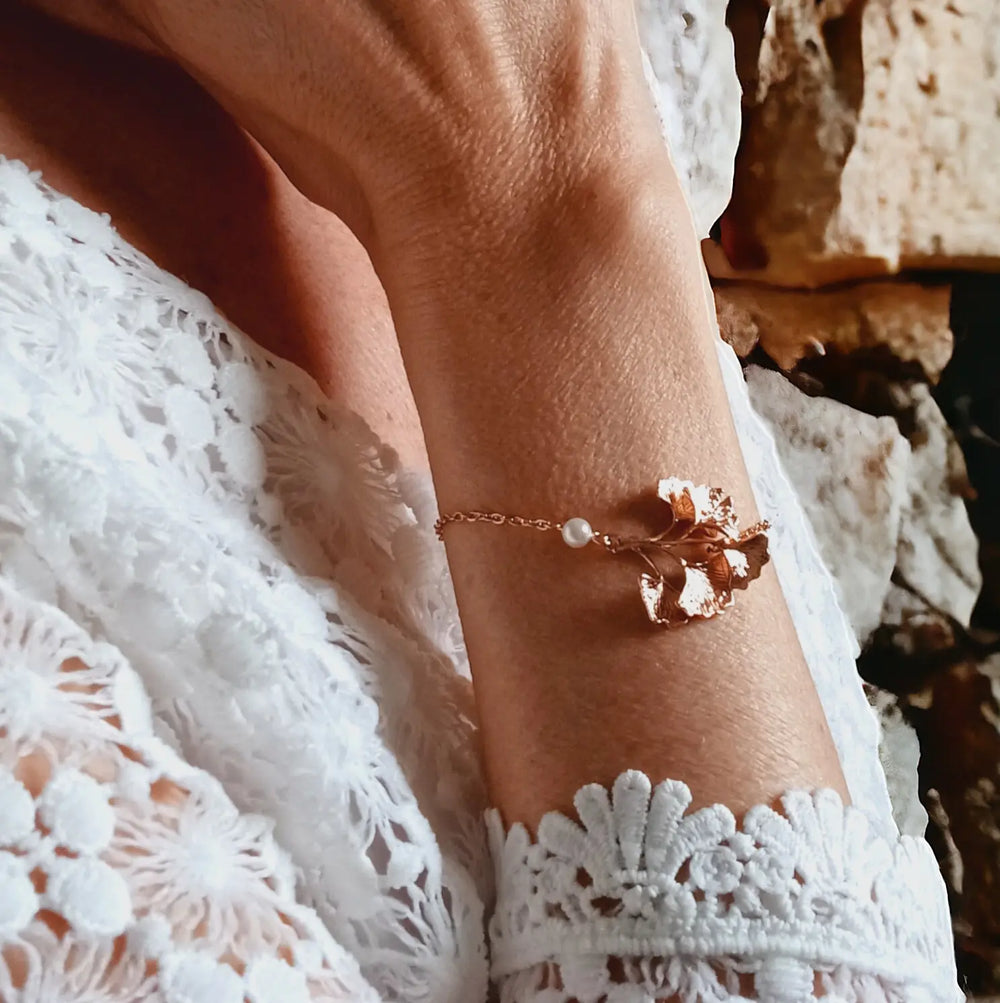 Bracelet de mariée Ginko avec perles blanc naturel. L'atelier du 6