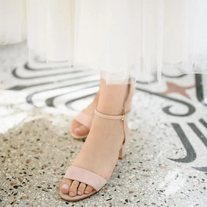 CHAUSSURES DE MARIÉE ALICE – DAIM ROSE POUDRÉ À TALON BAS CONFORTABLE G.Westerleigh