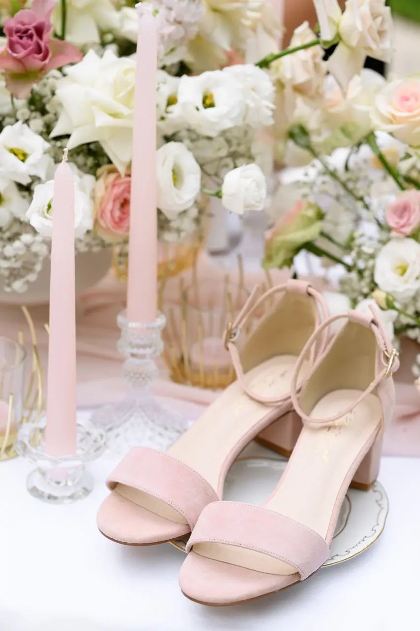 CHAUSSURES DE MARIÉE ALICE – DAIM ROSE POUDRÉ À TALON BAS CONFORTABLE G.Westerleigh