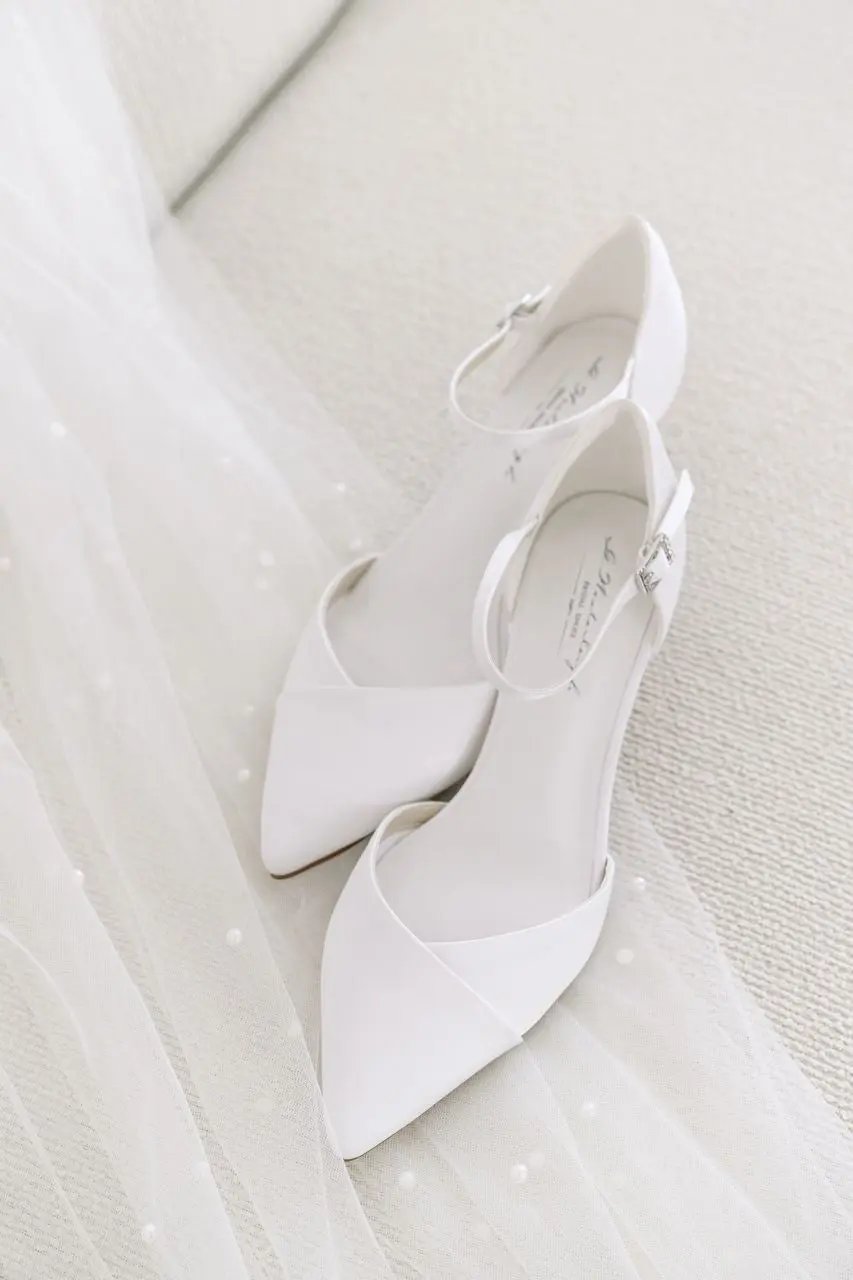 CHAUSSURES DE MARIÉE CÉLINE – SATIN IVOIRE À TALON BAS CONFORTABLE G.Westerleigh