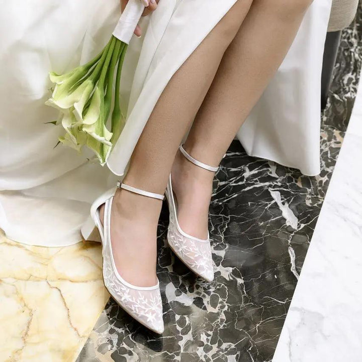 CHAUSSURES DE MARIÉE DAPHNÉ – DENTELLE ILLUSION ET TALON BAS CONFORTABLE G.Westerleigh