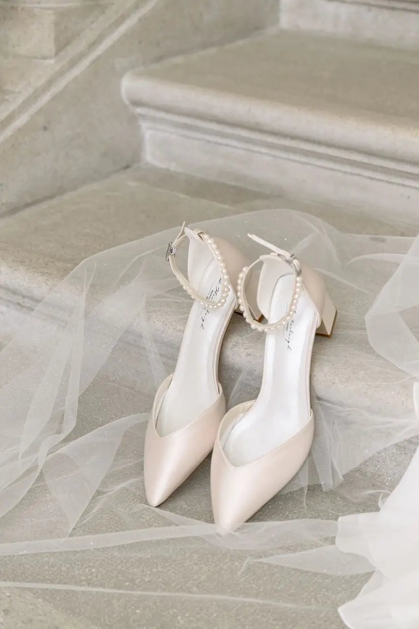 CHAUSSURES DE MARIÉE MADISON CHAMPAGNE – SATIN ET BRIDE EN PERLES D’EAU DOUCE G.Westerleigh