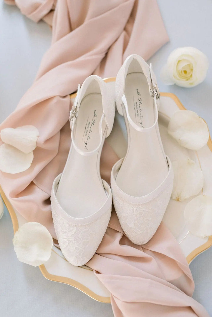CHAUSSURES DE MARIÉE PLATES LANA – SATIN IVOIRE ET DENTELLE,CONFORT ABSOLU G.Westerleigh