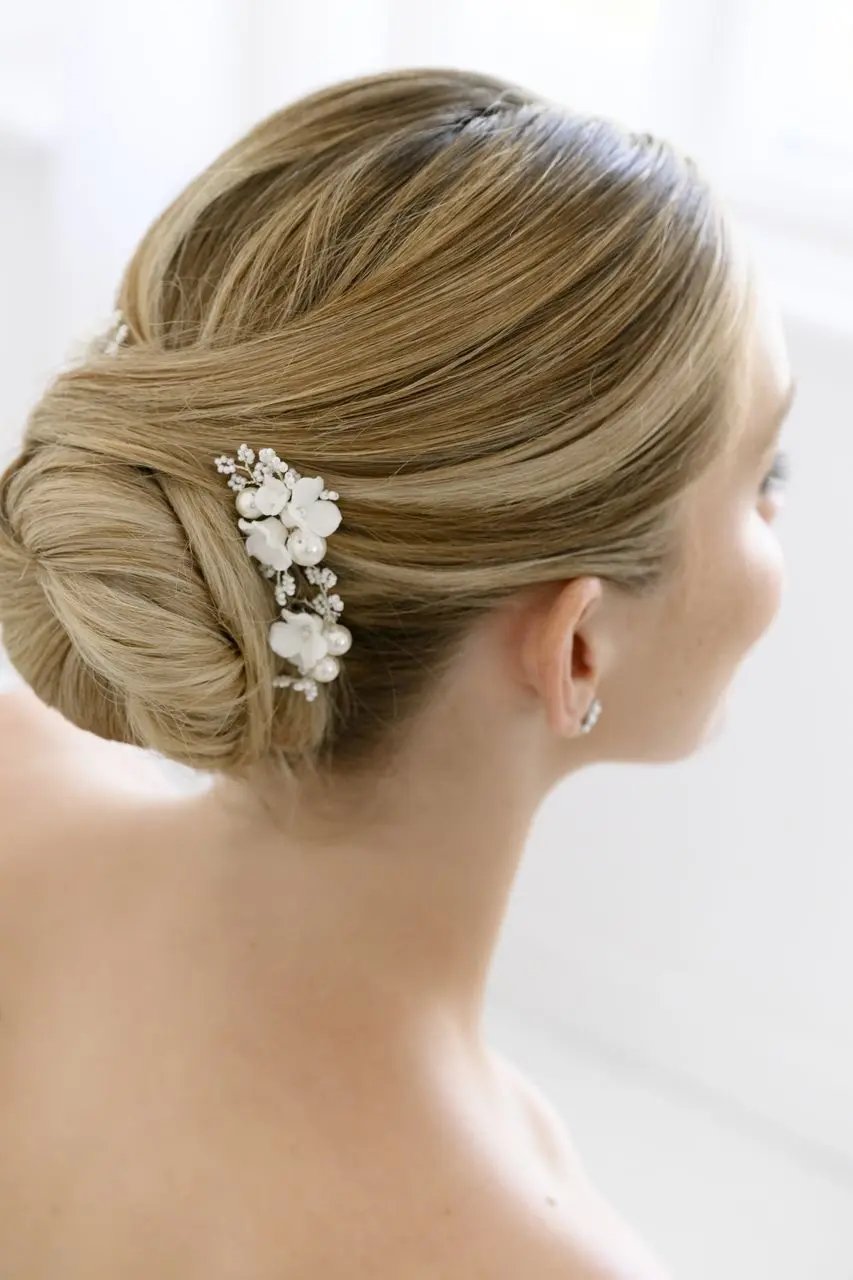 ENSEMBLE DE 4 PEIGNES À CHEVEUX MARIAGE HC0422 – FLEURS BLANCHES ET PERLES CÉRAMIQUE G.Westerleigh