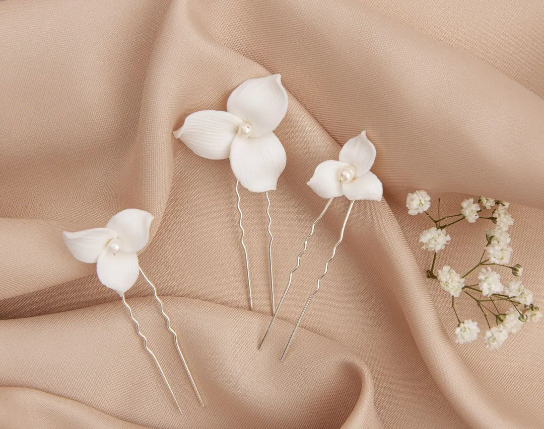 ÉPINGLE À CHEVEUX DE MARIÉE HP0426 – FLEURS EN CÉRAMIQUE & PERLES G.Westerleigh