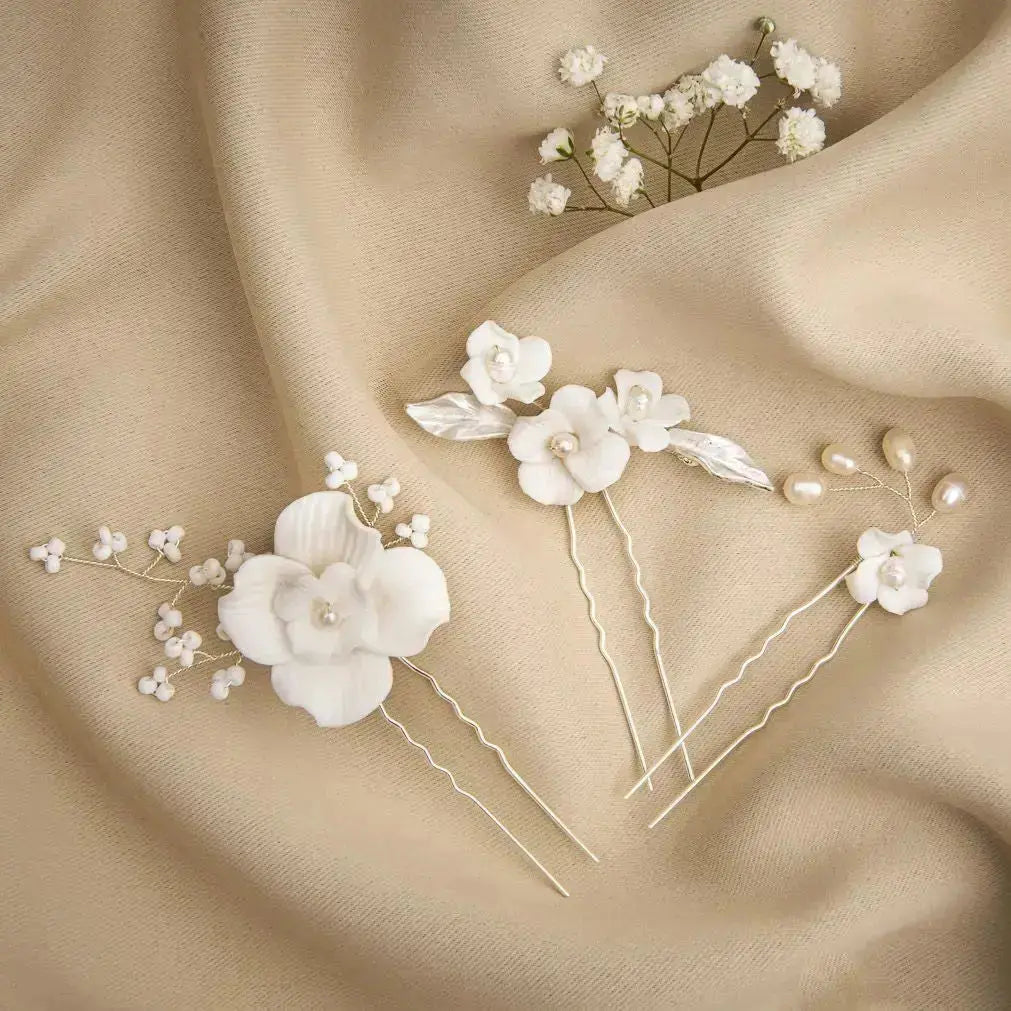 ÉPINGLES À CHEVEUX DE MARIÉE– FLEURS BLANCHES ET PERLES ROMANTIQUES-HP0441 G.Westerleigh
