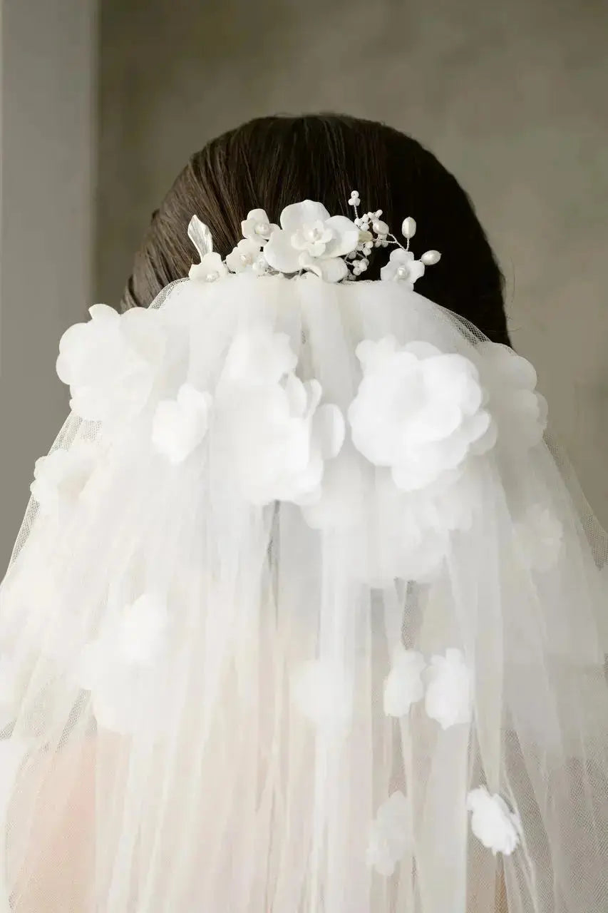 ÉPINGLES À CHEVEUX DE MARIÉE– FLEURS BLANCHES ET PERLES ROMANTIQUES-HP0441 G.Westerleigh