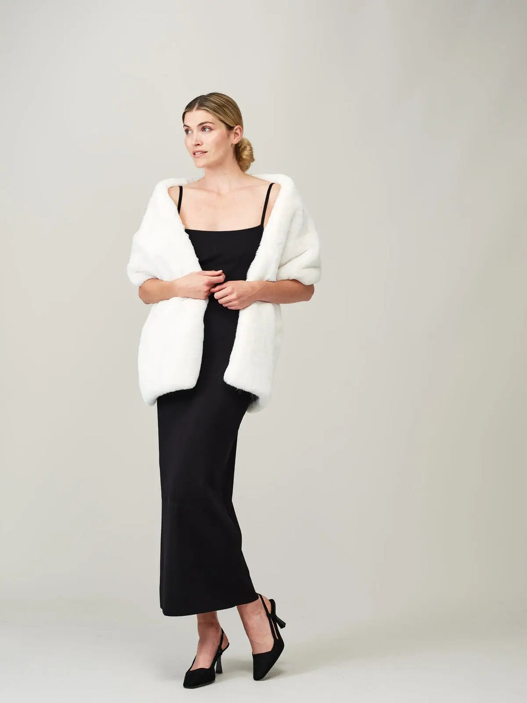 ÉTOLE DE MARIÉE EN FAUSSE FOURRURE DE HAUTE QUALITÉ-  NUAGE D’IVOIRE Helen Moore