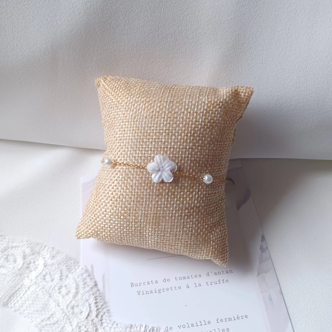 JASMIN- Bracelet de mariée à petite fleur blanche.: Or jaune L'atelier du 6