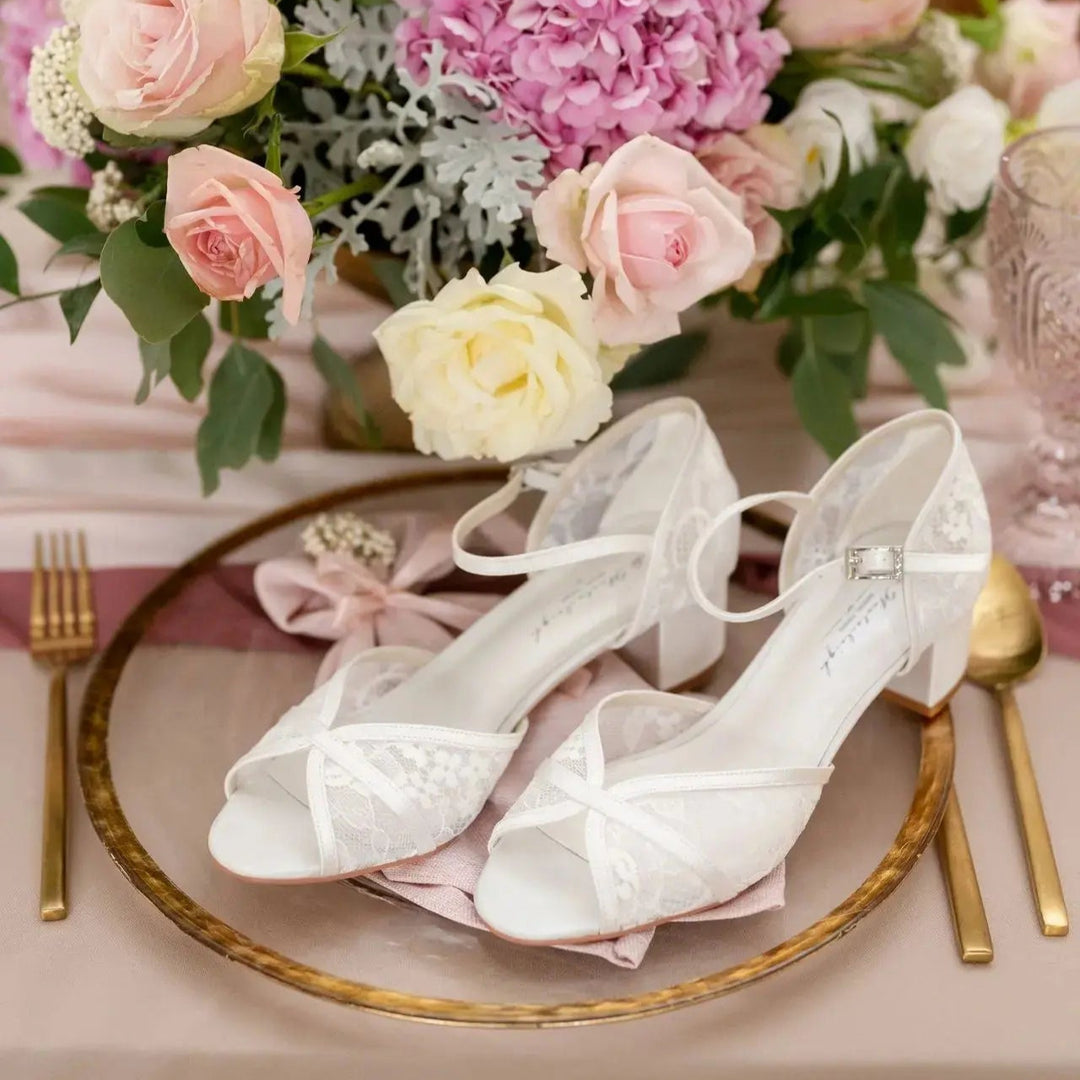LINDSEY – SANDALES DE MARIÉE SATIN & DENTELLE IV0IRE G.Westerleigh