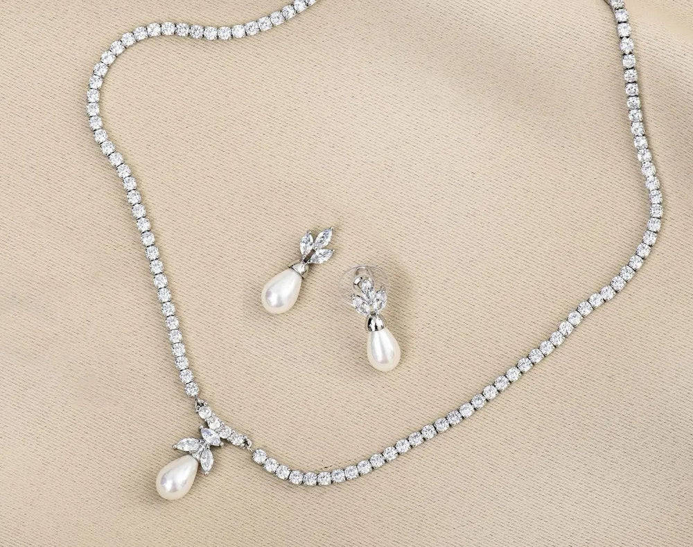 PARURE DE BIJOUX DE MARIÉE NS0395 – COLLIER ET BOUCLES EN RHODIUM ET PERLE G.Westerleigh
