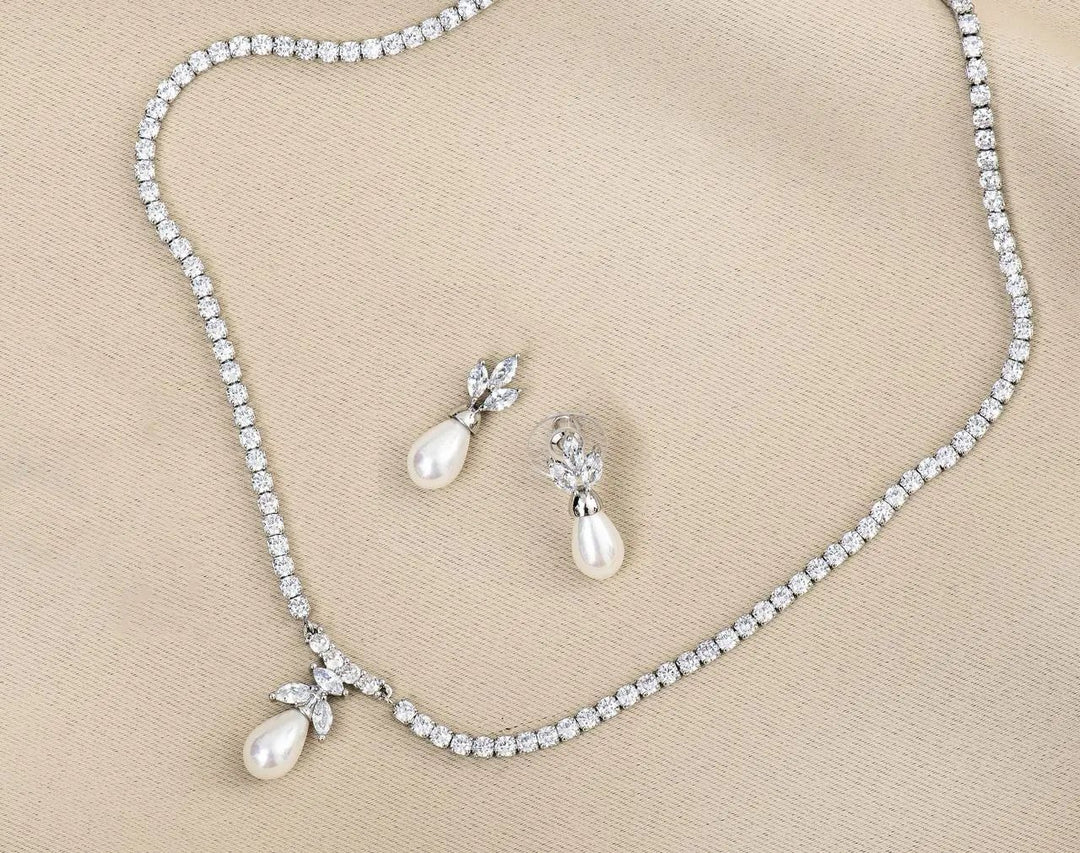 PARURE DE BIJOUX DE MARIÉE NS0395 – COLLIER ET BOUCLES EN RHODIUM ET PERLE G.Westerleigh