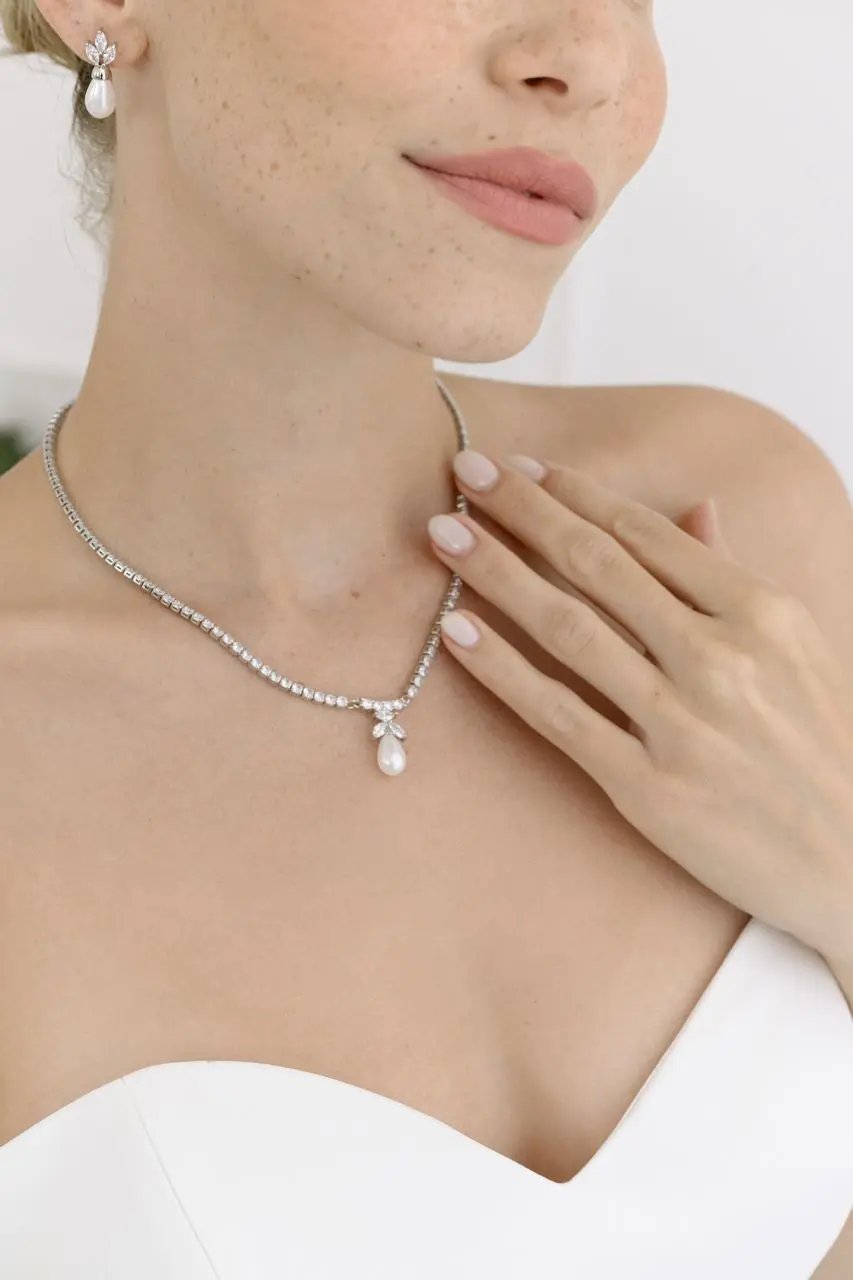 PARURE DE BIJOUX DE MARIÉE NS0395 – COLLIER ET BOUCLES EN RHODIUM ET PERLE G.Westerleigh