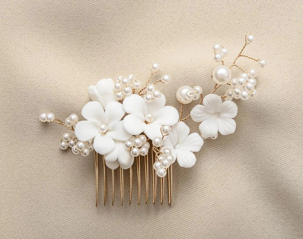 PEIGNE À CHEVEUX MARIAGE HC6822G – FLEURS CÉRAMIQUE BLANCHES ET PERLES PLAQUÉ OR G.Westerleigh
