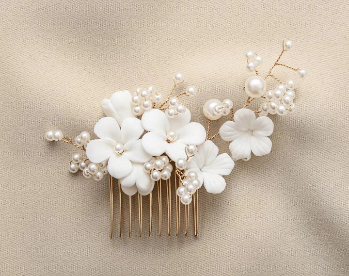 PEIGNE À CHEVEUX MARIAGE HC6822G – FLEURS CÉRAMIQUE BLANCHES ET PERLES PLAQUÉ OR G.Westerleigh
