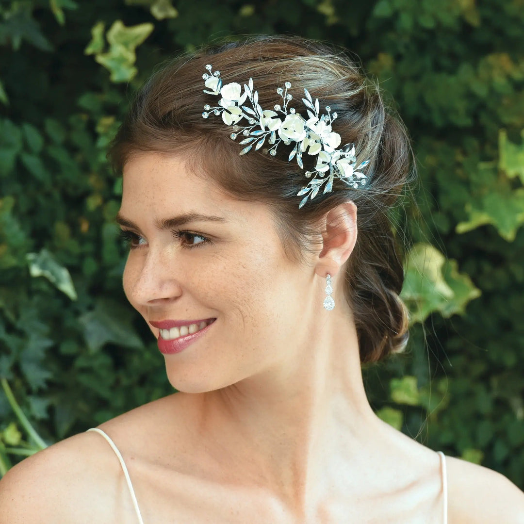 PINCE À CHEVEUX ARGENTÉE FORGET ME NOT – FLEURS ÉMAILLÉES ET CRISTAUX OPALESCENTS Ivory and co