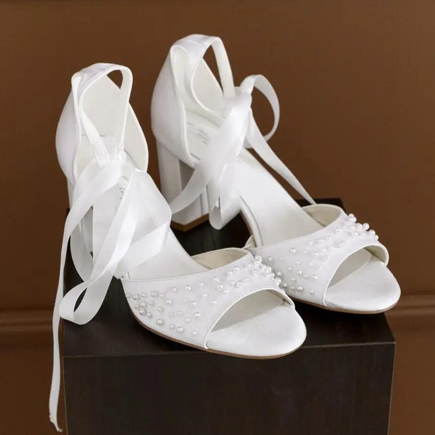 SANDALES DE MARIÉE ESTHER – SATIN IVOIRE ET PERLES, TALON BLOC CONFORTABLE G.Westerleigh