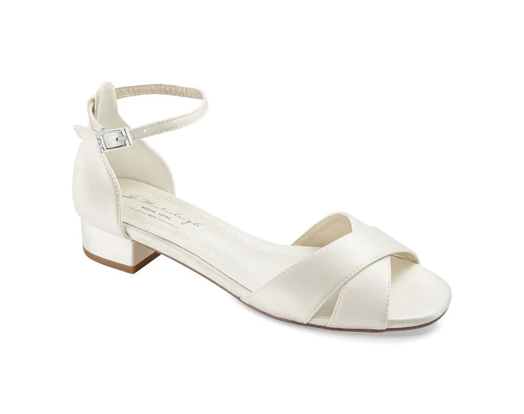 SANDALES DE MARIÉE JUDITH – SATIN IVOIRE À TALON BAS ET RUBAN AJUSTABLE G.Westerleigh