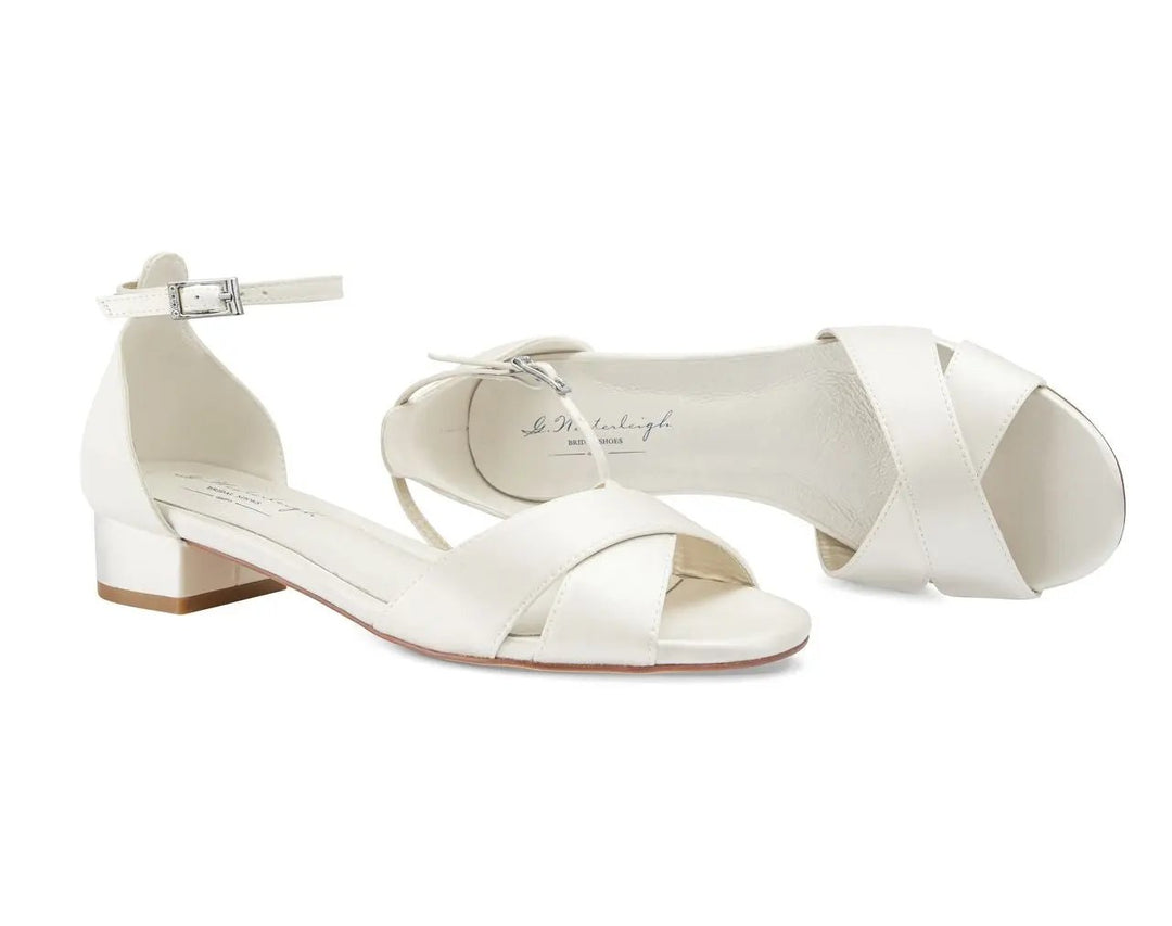 SANDALES DE MARIÉE JUDITH – SATIN IVOIRE À TALON BAS ET RUBAN AJUSTABLE G.Westerleigh