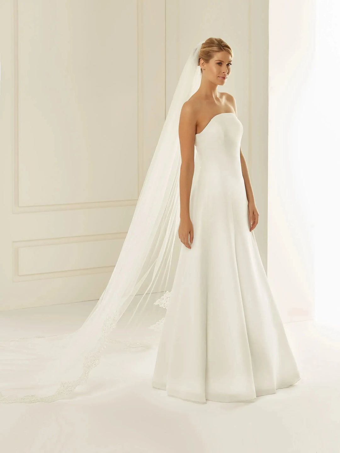 VOILE DE MARIÉE BOHO CHIC DENTELLE FLORALE AVEC RABAT S455 (Copie) Bianco Evento