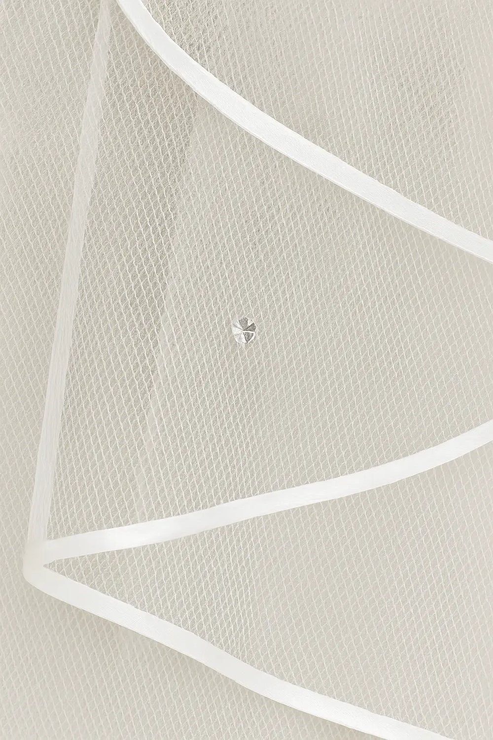 VOILE DE MARIÉE COURT BORDURE FINE SATIN AVEC CRISTAUX S6S Bianco Evento