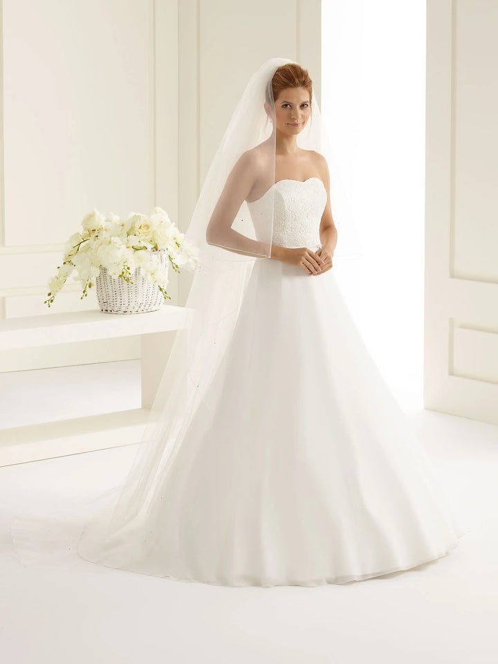 VOILE DE MARIÉE LONG EN TULLE DIAMOND AVEC BORDURE FESTONNÉE ET STRASS S126 Bianco Evento