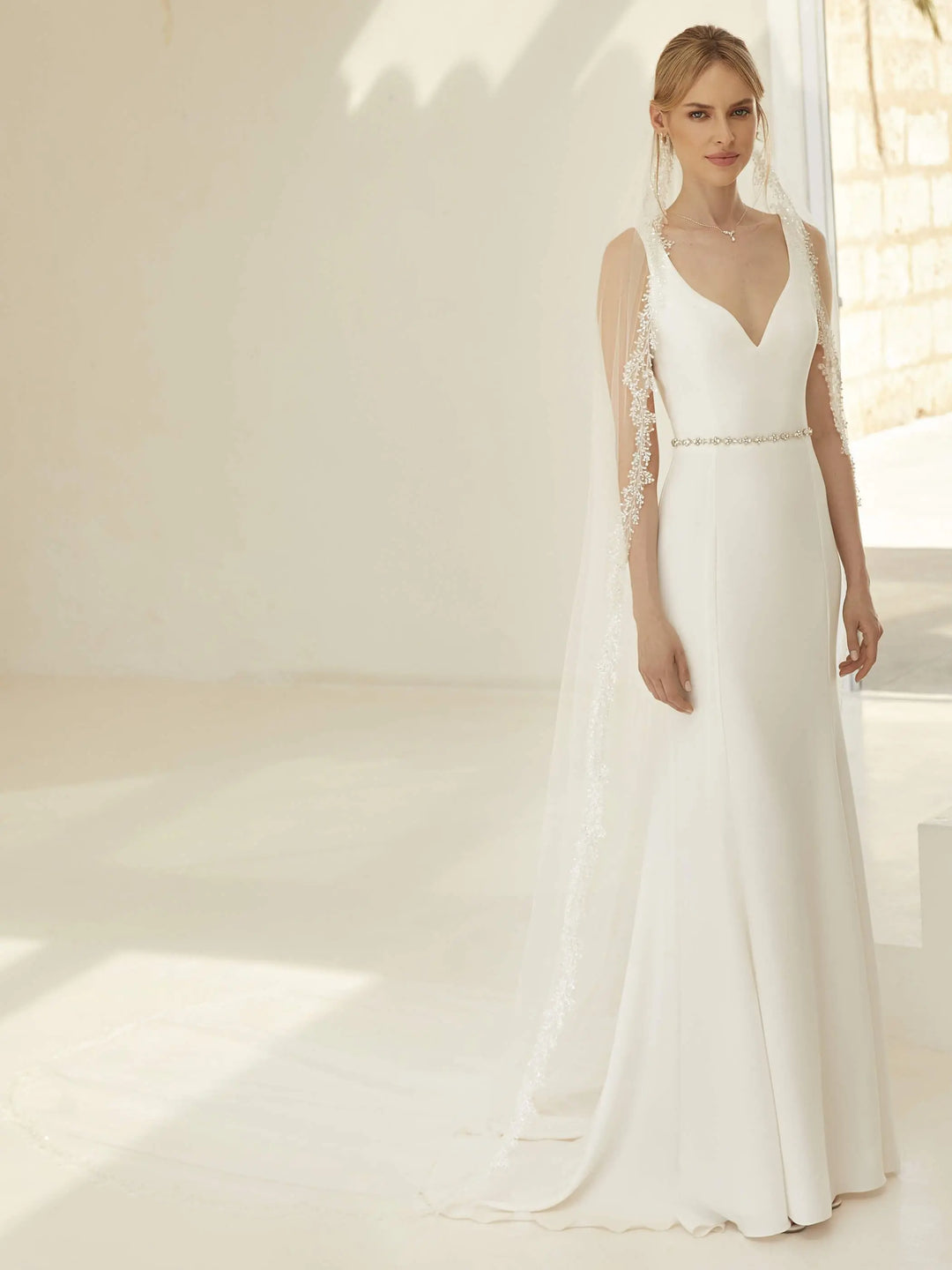 VOILE DE MARIÉE LONG S449 – TULLE DOUX AVEC APPLICATIONS DE DENTELLE & SEQUINS Bianco Evento