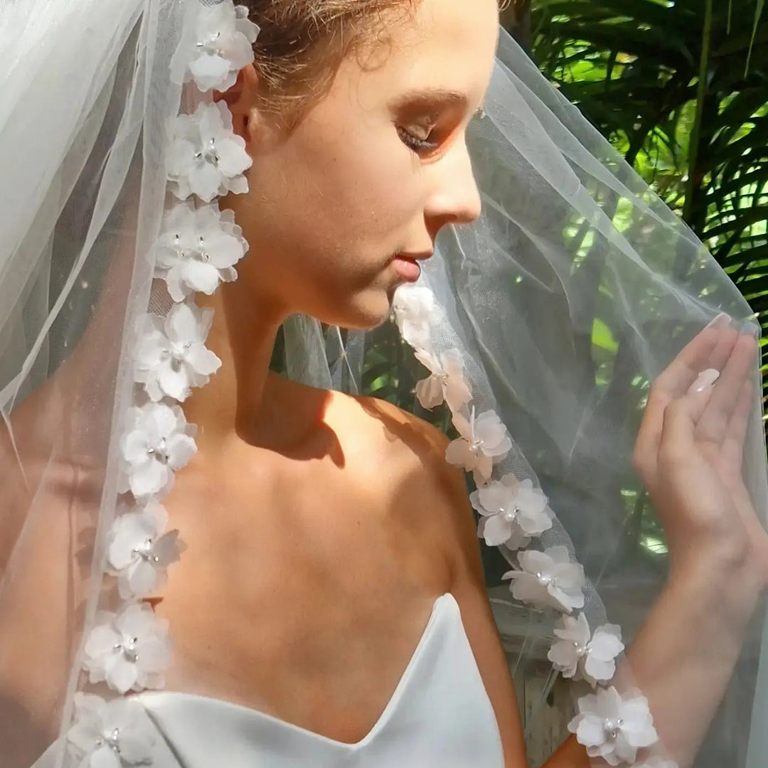 VOILE DE MARIÉE MINDY WD116 – TULLE DOUX ORNÉ DE FLEURS 3D ET DE PERLES Novias