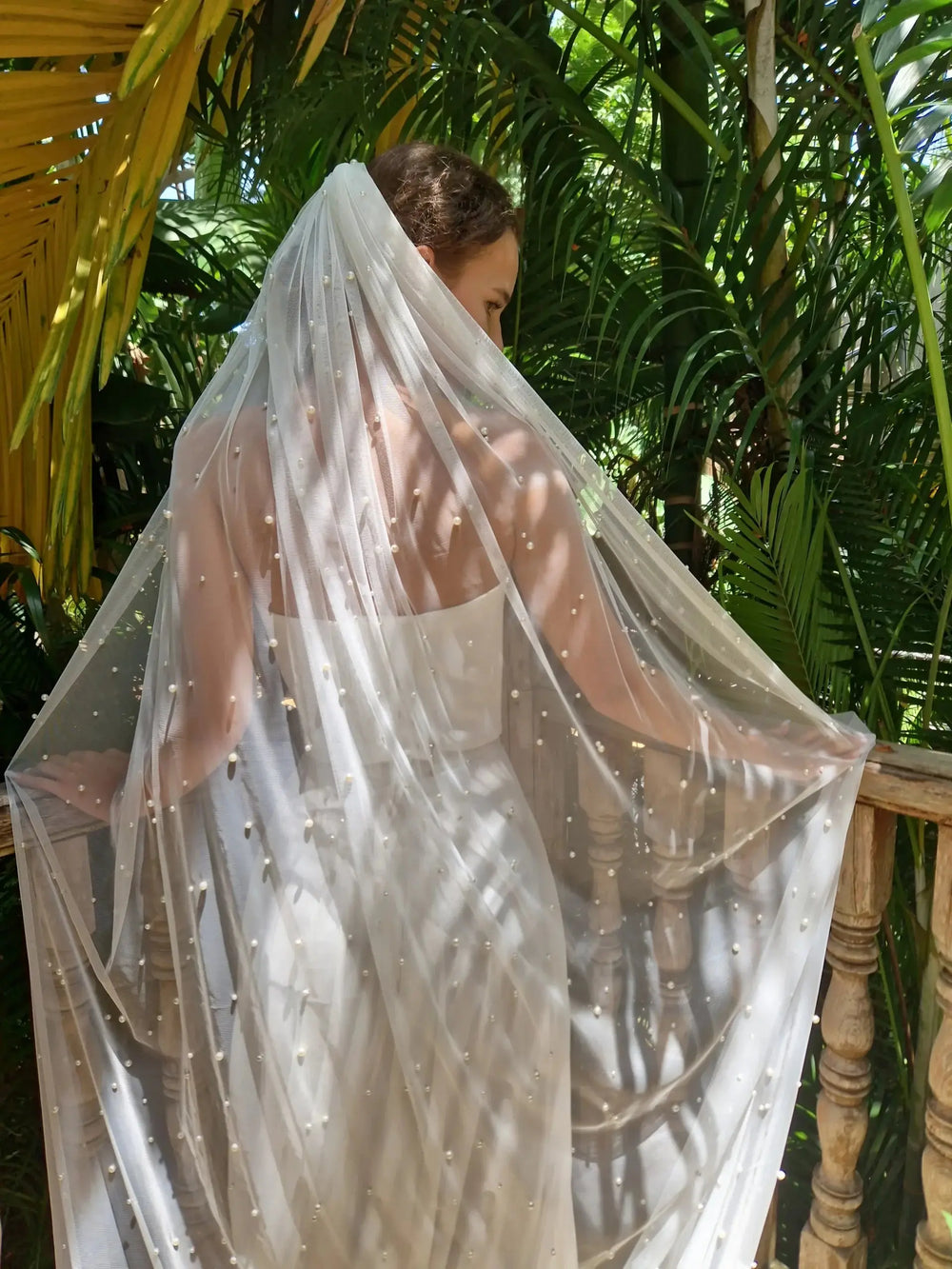 VOILE DE MARIÉE PERLÉ ET AGRÉMENTÉ DE FLEURS 3D - MARGARITA WD111 Novias