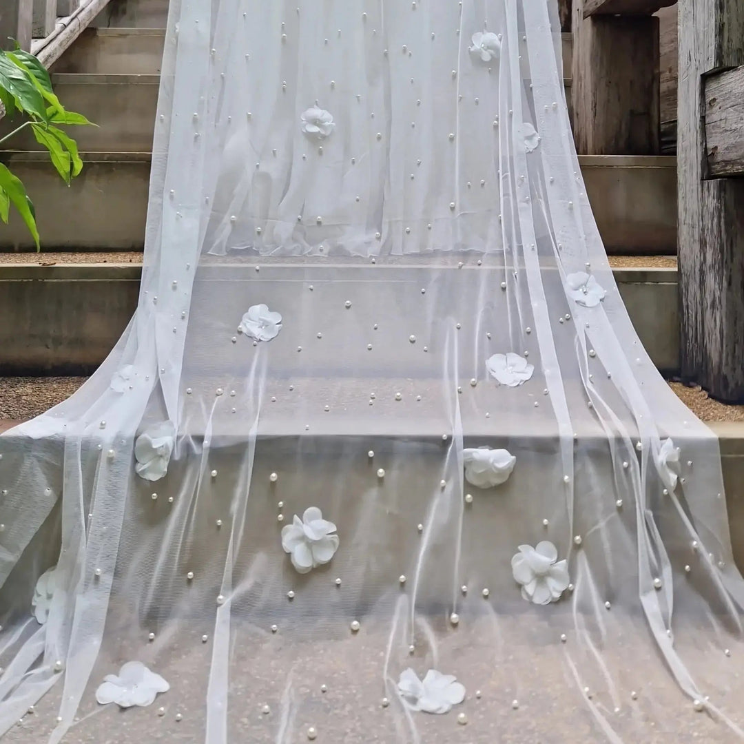 VOILE DE MARIÉE PERLÉ ET AGRÉMENTÉ DE FLEURS 3D - MARGARITA WD111 Novias