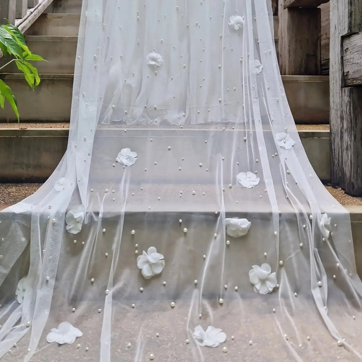 VOILE DE MARIÉE PERLÉ ET AGRÉMENTÉ DE FLEURS 3D - MARGARITA WD111 Novias