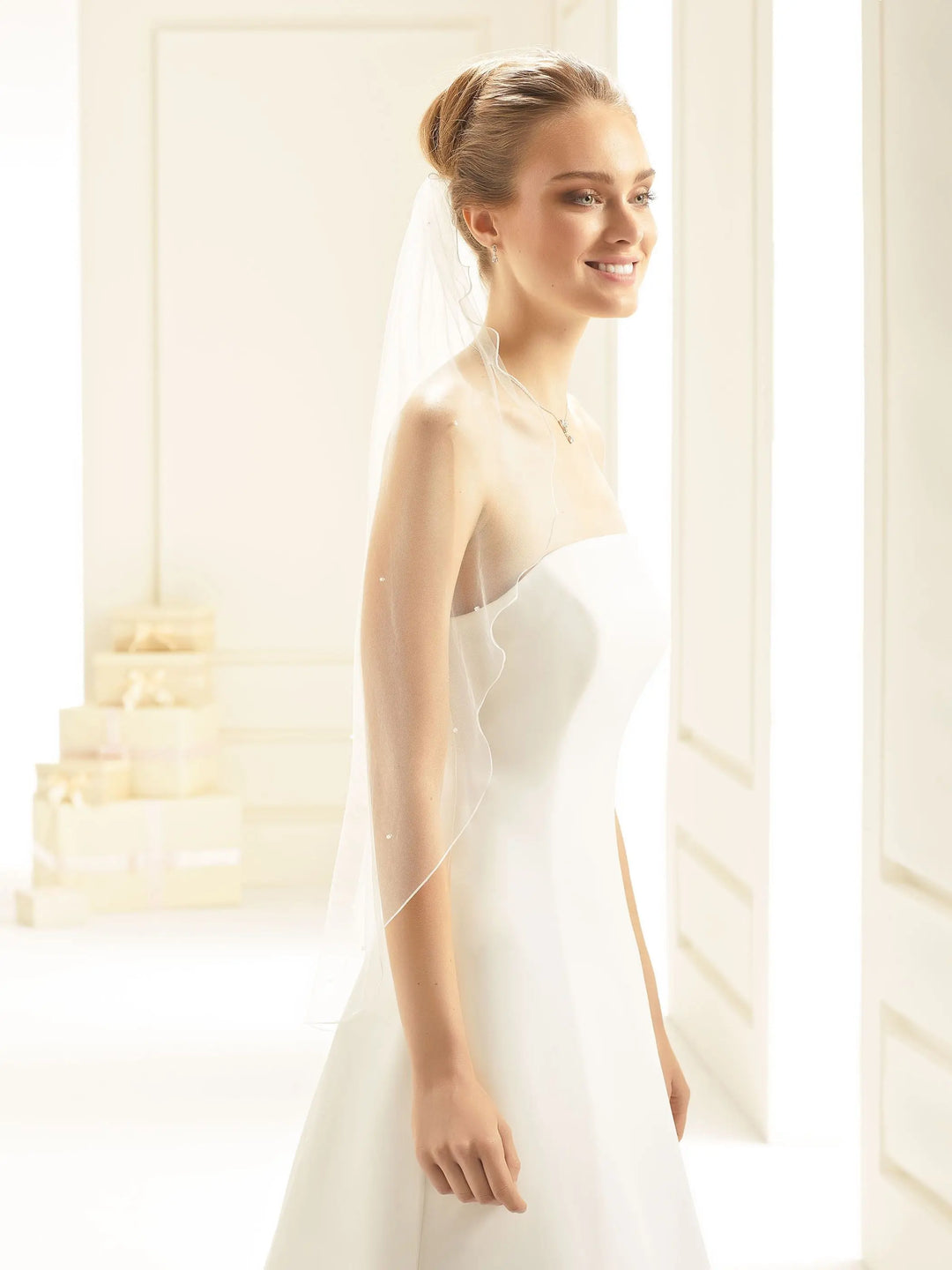 VOILE MARIÉE BORDURE FESTONNÉE ET PERLES CRISTAL S246 Bianco evento