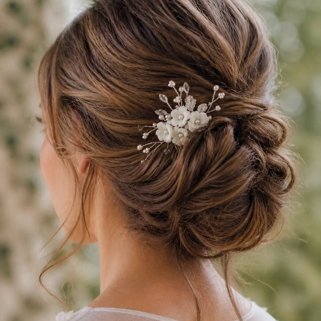PEIGNE MARIÉE VIOLA FLEURS CÉRAMIQUE – ARGENT & PERLES IVORY AND CO
