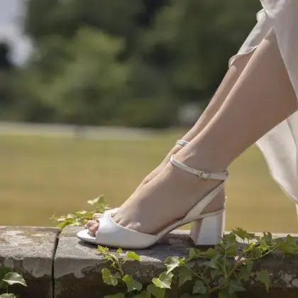 ADA – SANDALES DE MARIÉE SATIN TEINTABLE | TALON BLOC & BRIDE CHEVILLE THE PERFECT BRIDAL COMPANY