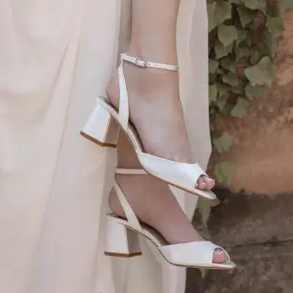 ADA – SANDALES DE MARIÉE SATIN TEINTABLE | TALON BLOC & BRIDE CHEVILLE THE PERFECT BRIDAL COMPANY