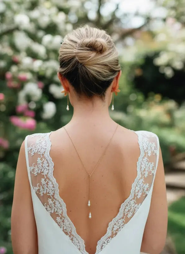 AUBE – COLLIER DE DOS NU MARIÉE AVEC PERLES BLANC NACRÉ ARGENT L'atelier du 6