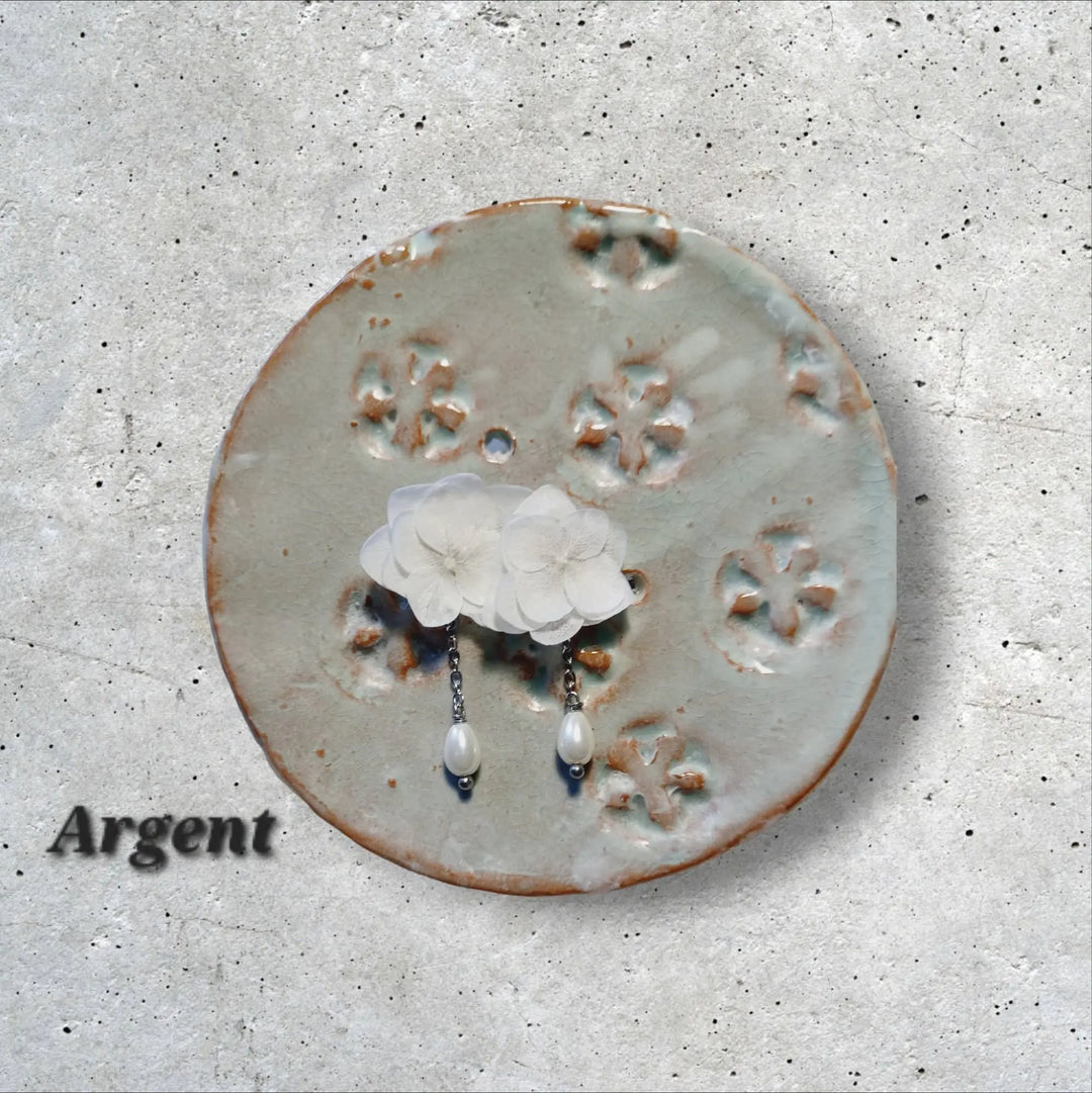 Ania- Pendentes D'Oreilles À Fleurs Blanches Stabilisées: Doré L'atelier du 6