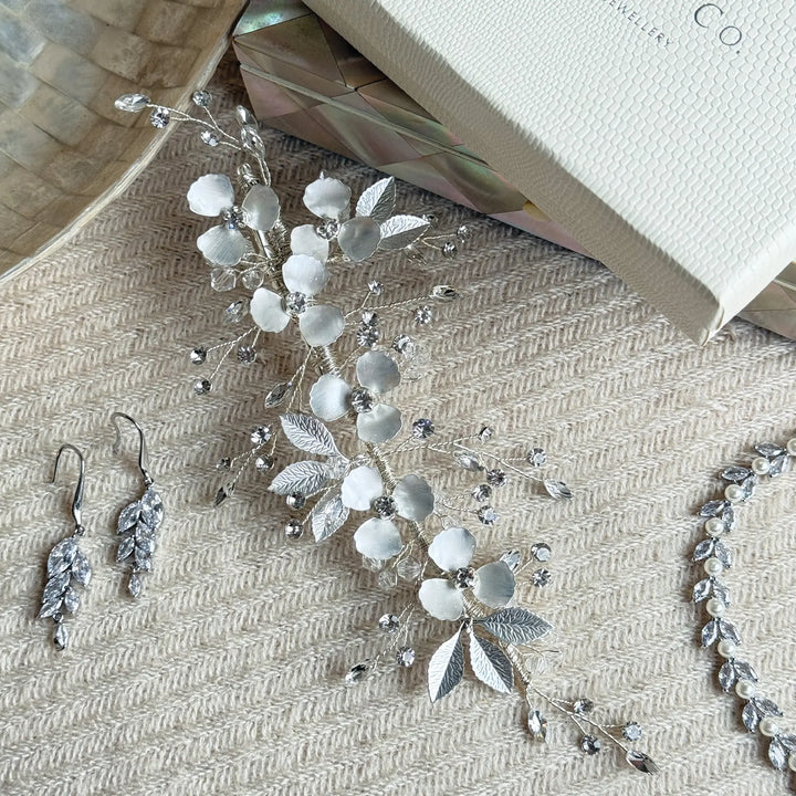 BARRETTE MARIAGE FLEURS & CRISTAUX BOHÈME – CAMOMILLE IVORY AND CO