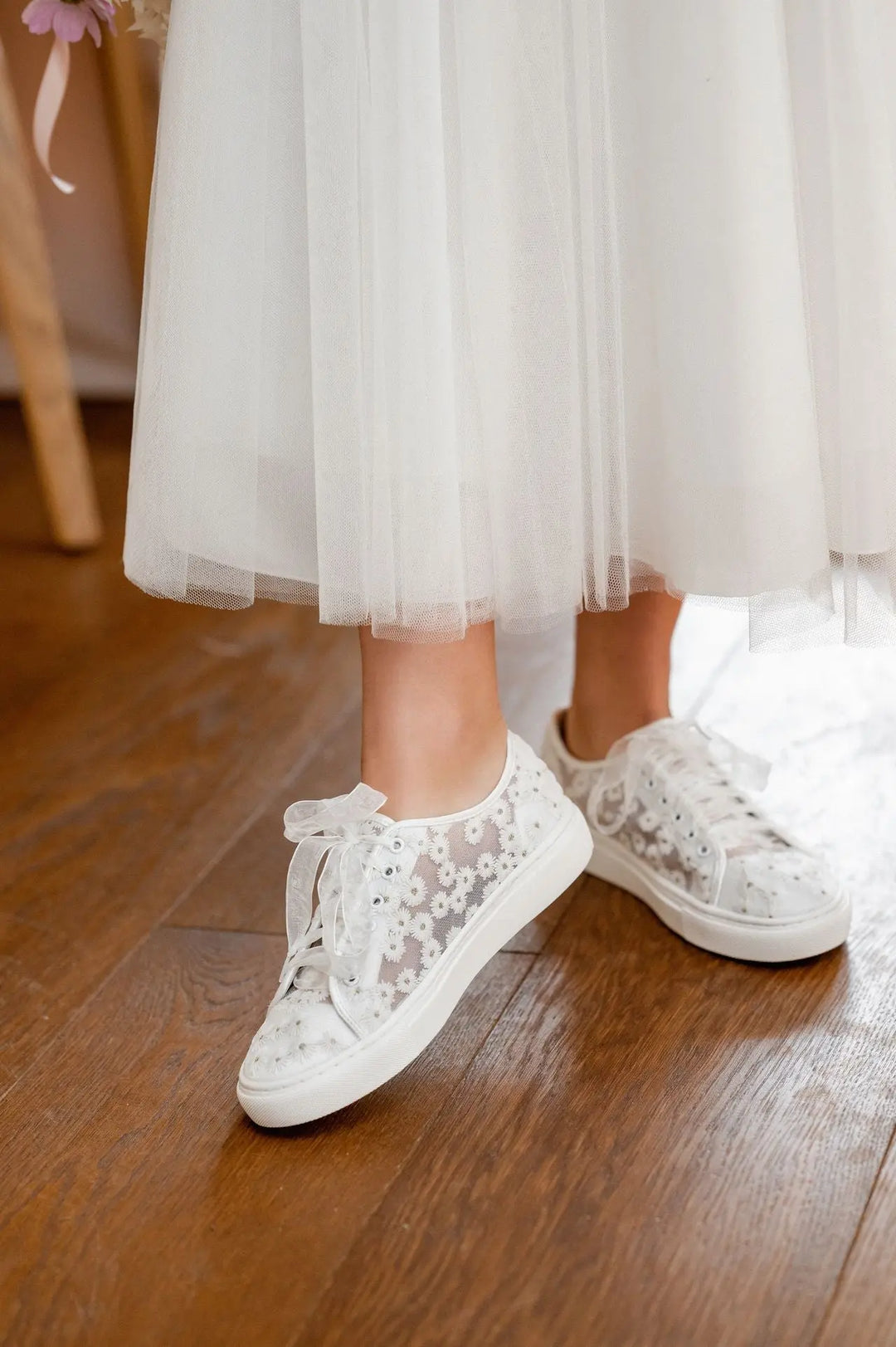BASKETS DE MARIÉE MARGERITA – SATIN IVOIRE ET FLEURS G.Westerleigh