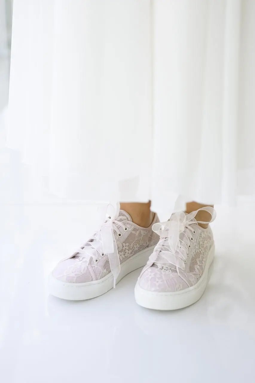 BASKETS DE MARIÉE NADINE ROSE BLUSH – DENTELLE TRANSPARENTE ET LACETS ORGANZA OU SATIN G.Westerleigh