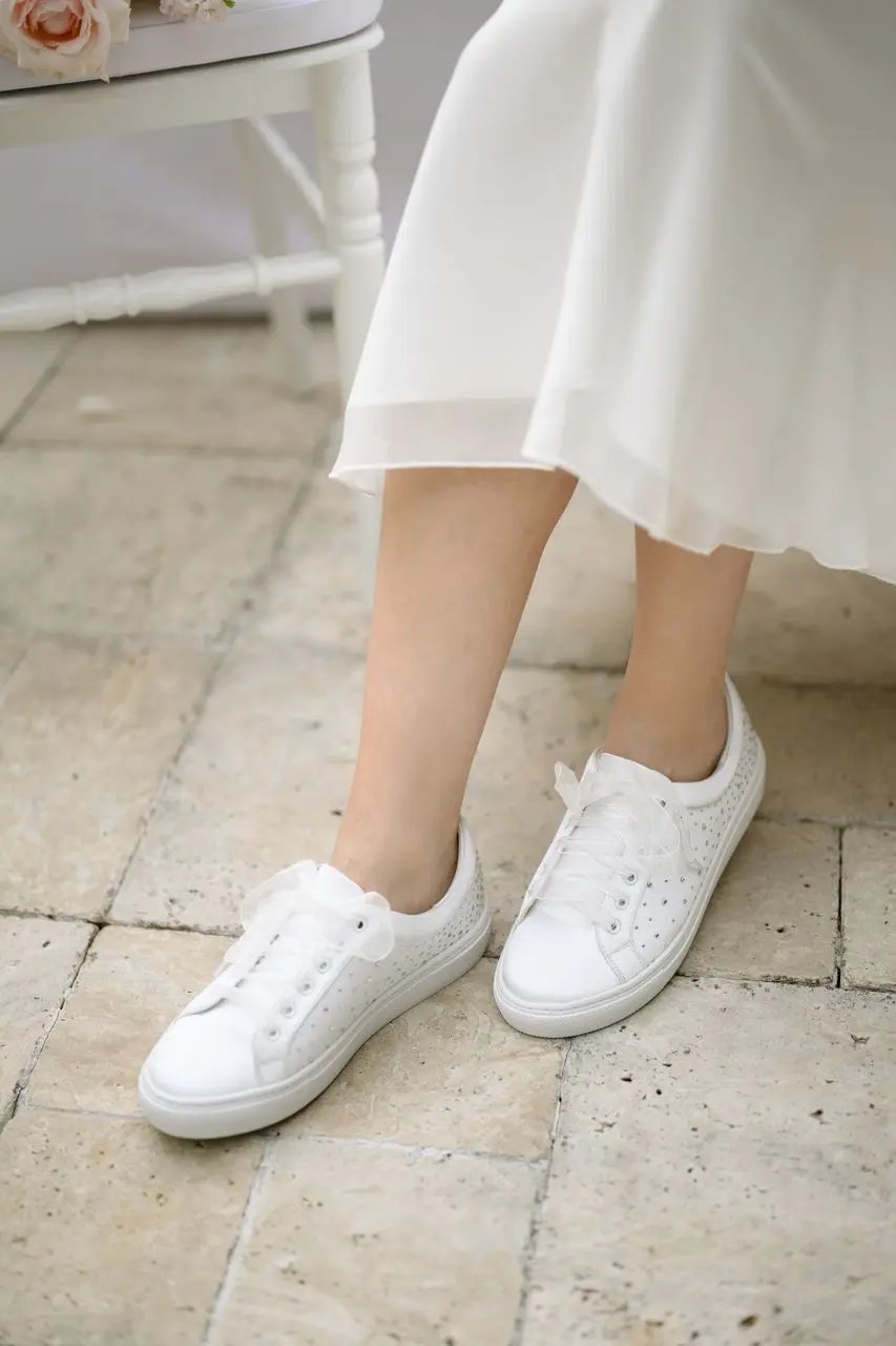 BASKETS DE MARIÉE NATALIE – SATIN IVOIRE ET CRISTAUX SCINTILLANTS G.Westerleigh