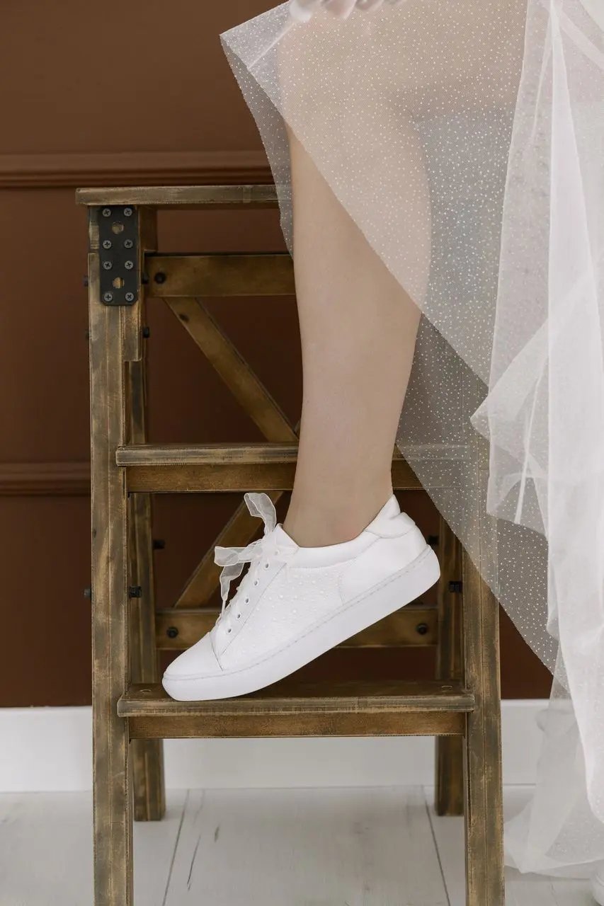 BASKETS DE MARIÉE NINA – SATIN IVOIRE ET PERLES AVEC LACETS ORGANZA OU SATIN G.Westerleigh