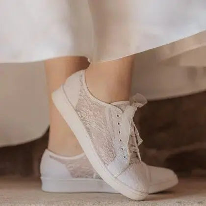 BLOSSOM – BASKETS DE MARIÉE EN DENTELLE CHANTILLY | CONFORT & STYLE THE PERFECT BRIDAL COMPANY