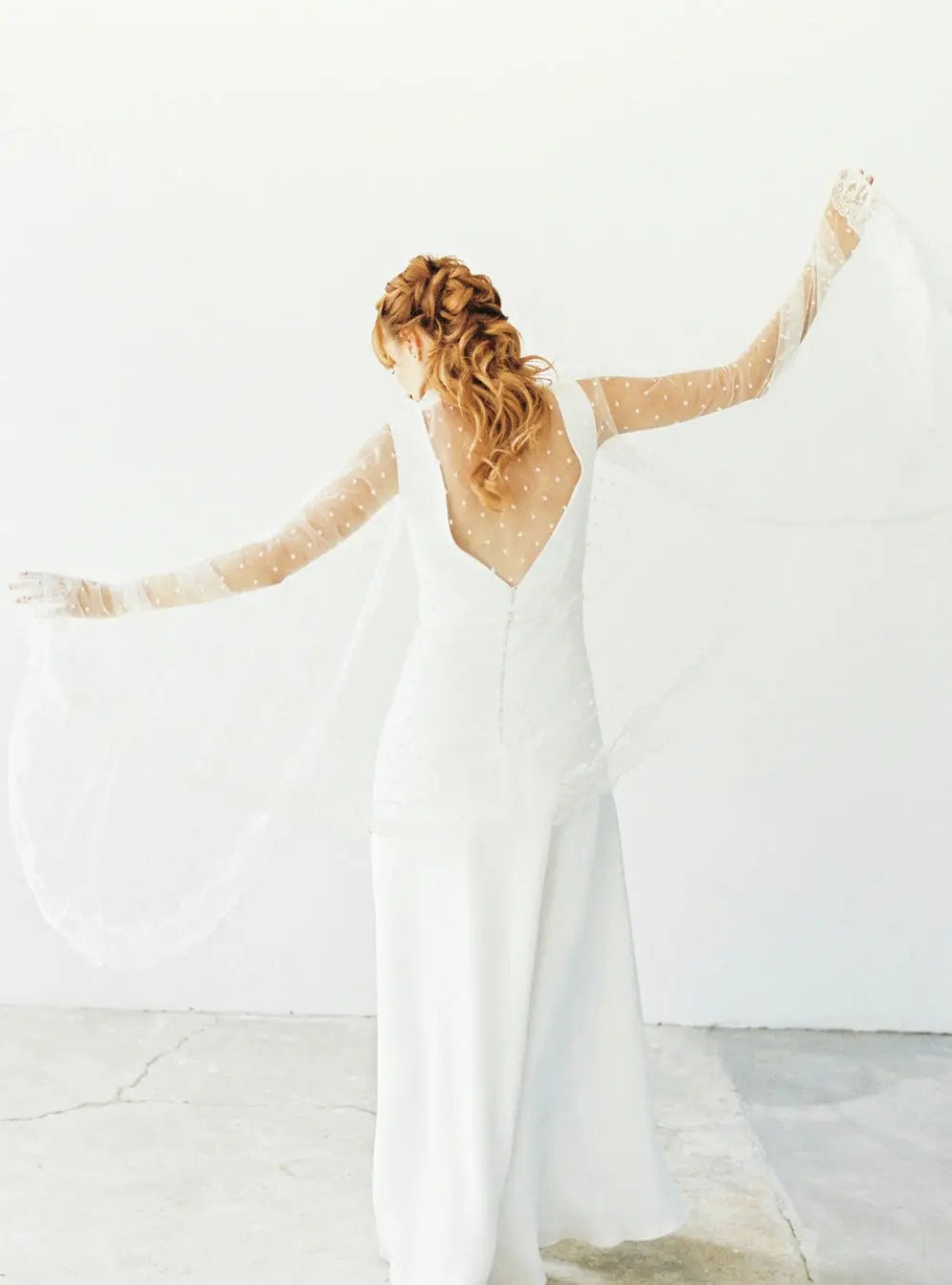 BODY DOS NU ET GRAND DÉCOLLETÉ DEVANT 36542 Yvette Bridal