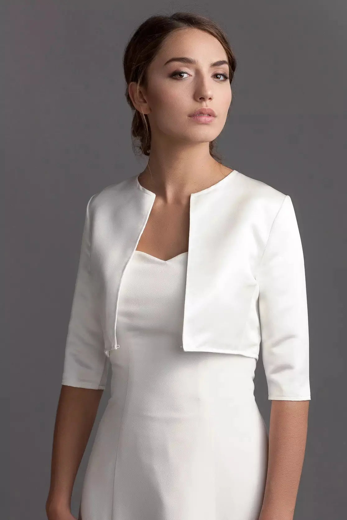 BOLÉRO MINIMALISTE CHIC EN SATIN IVOIRE FIA B35 Novias